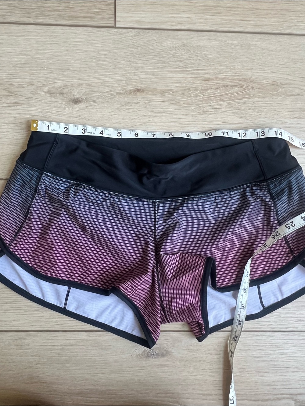 LULULEMON H2O Double Gradient Pink Black Speed Short Size 6 - Picture 10 of 11